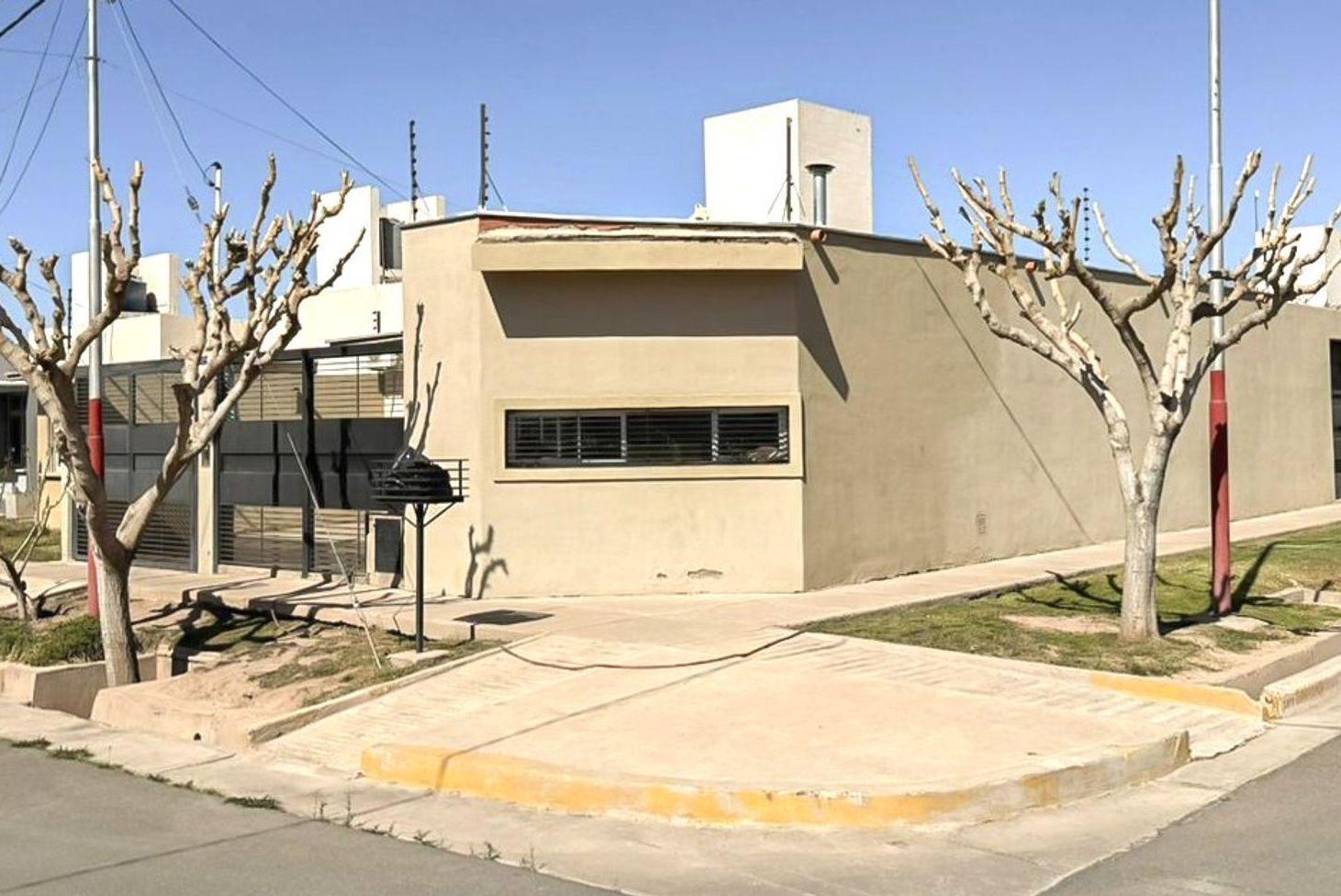 Foto de VENTA CASA CON PILETA ALTO SARMIENTO LAS HERAS, imagen 2