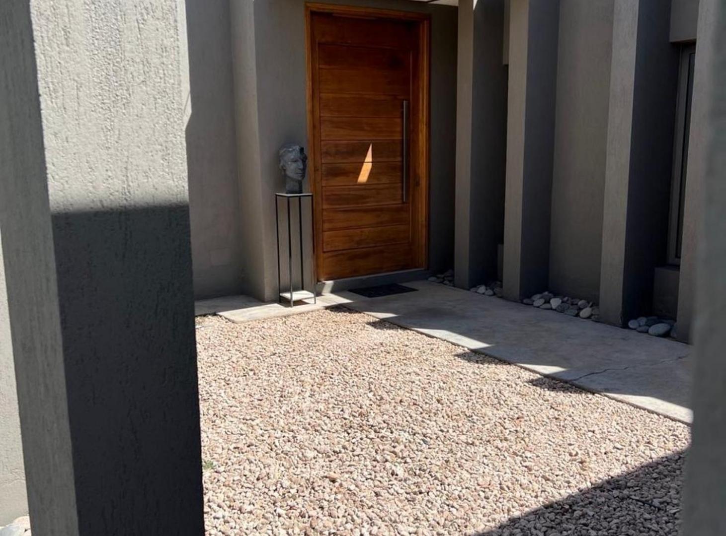 Foto de Casa en venta Las cortaderas 1 de Guaymallen mza., imagen 1