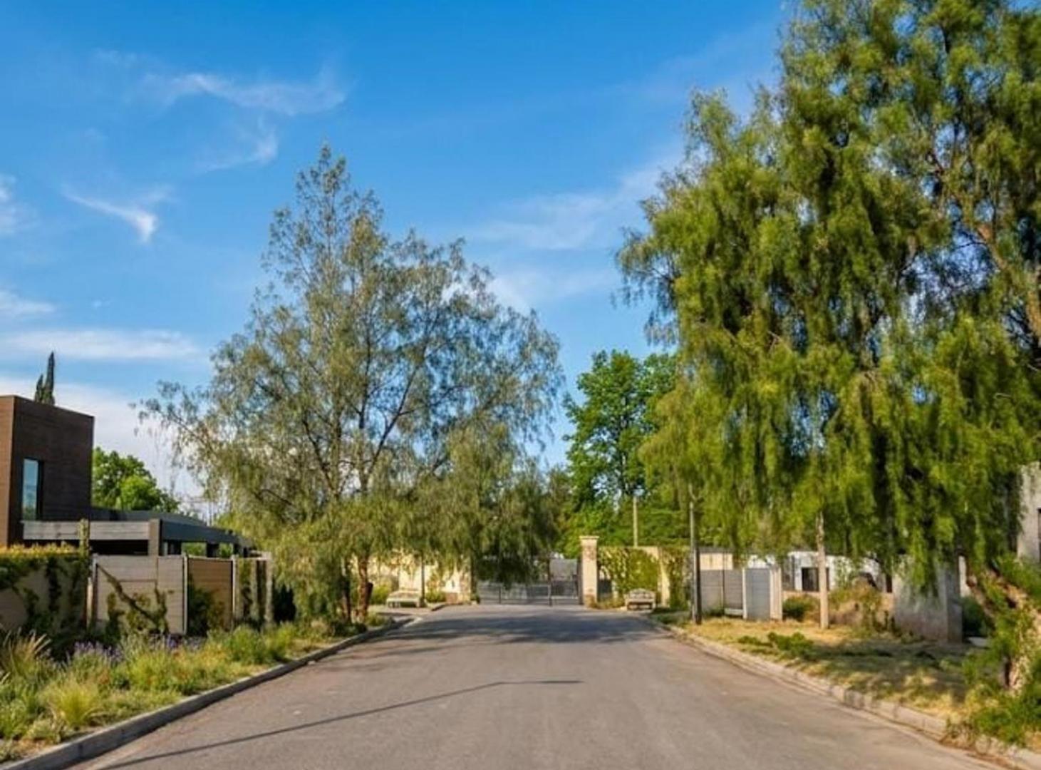 Foto de LOTE EN BARRIO CERRADO SOBRE CALLE ALZAGA, imagen 4