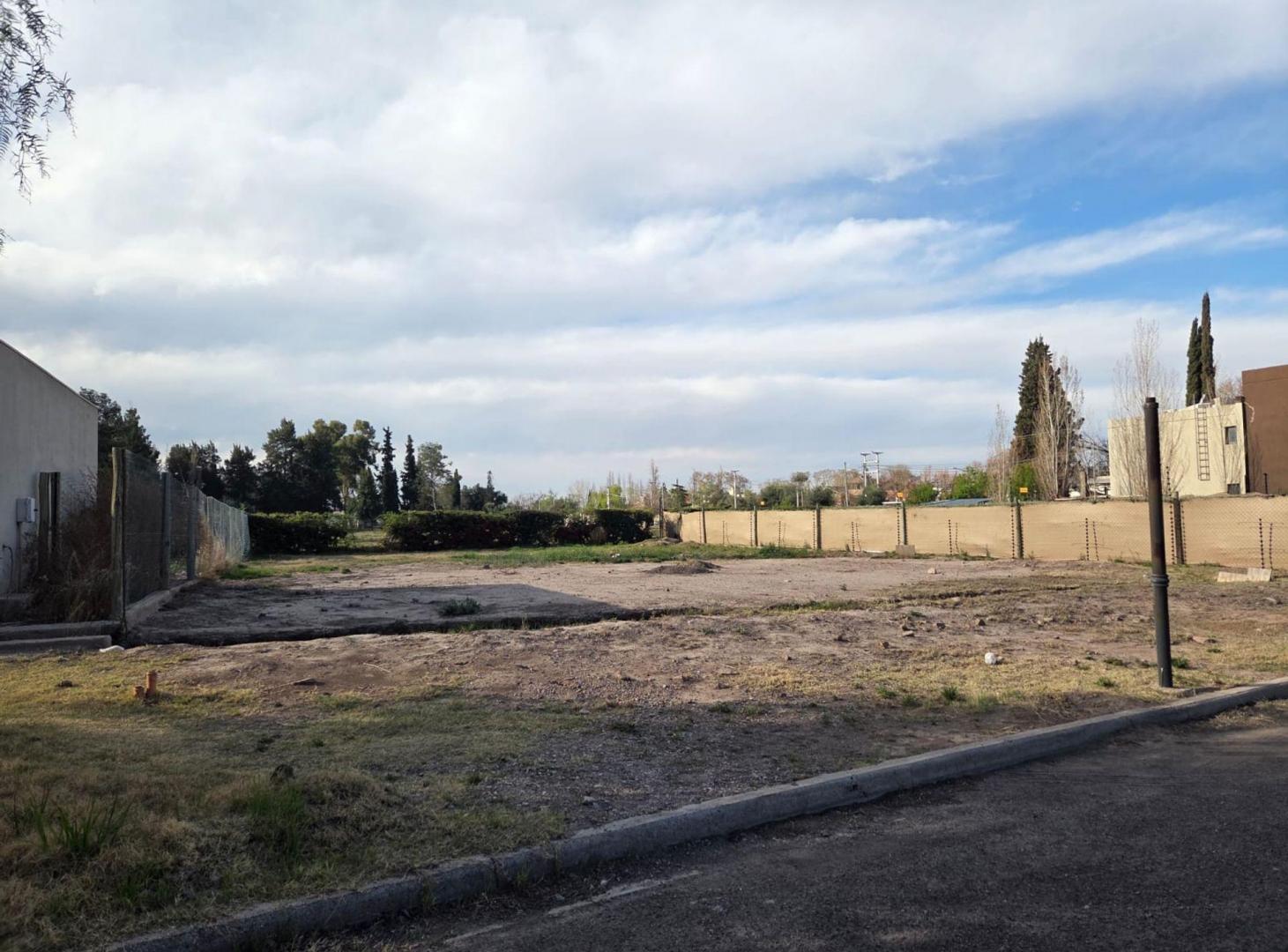 Foto de LOTE EN BARRIO CERRADO SOBRE CALLE ALZAGA, imagen 2