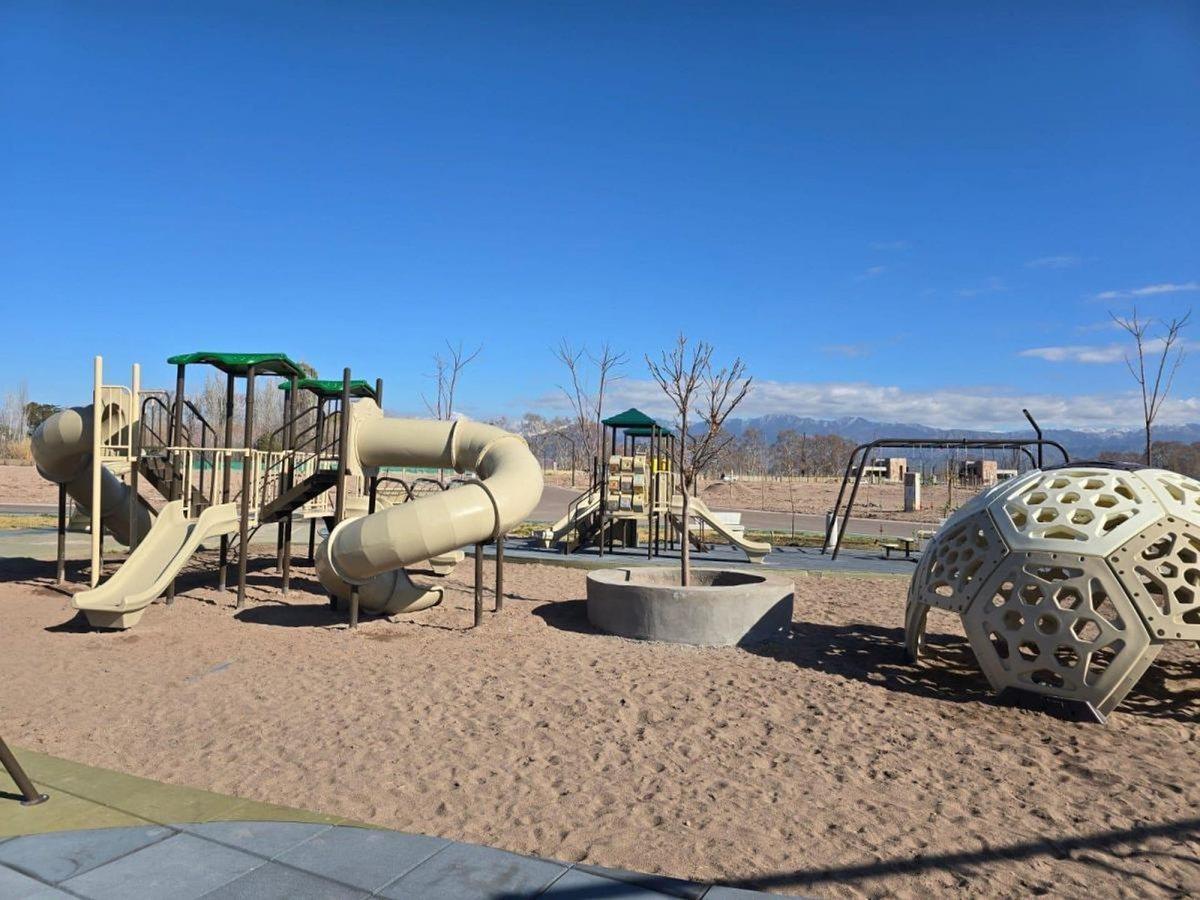 Foto de venta lote barrio quattro 629mts chacras de coria, imagen 3
