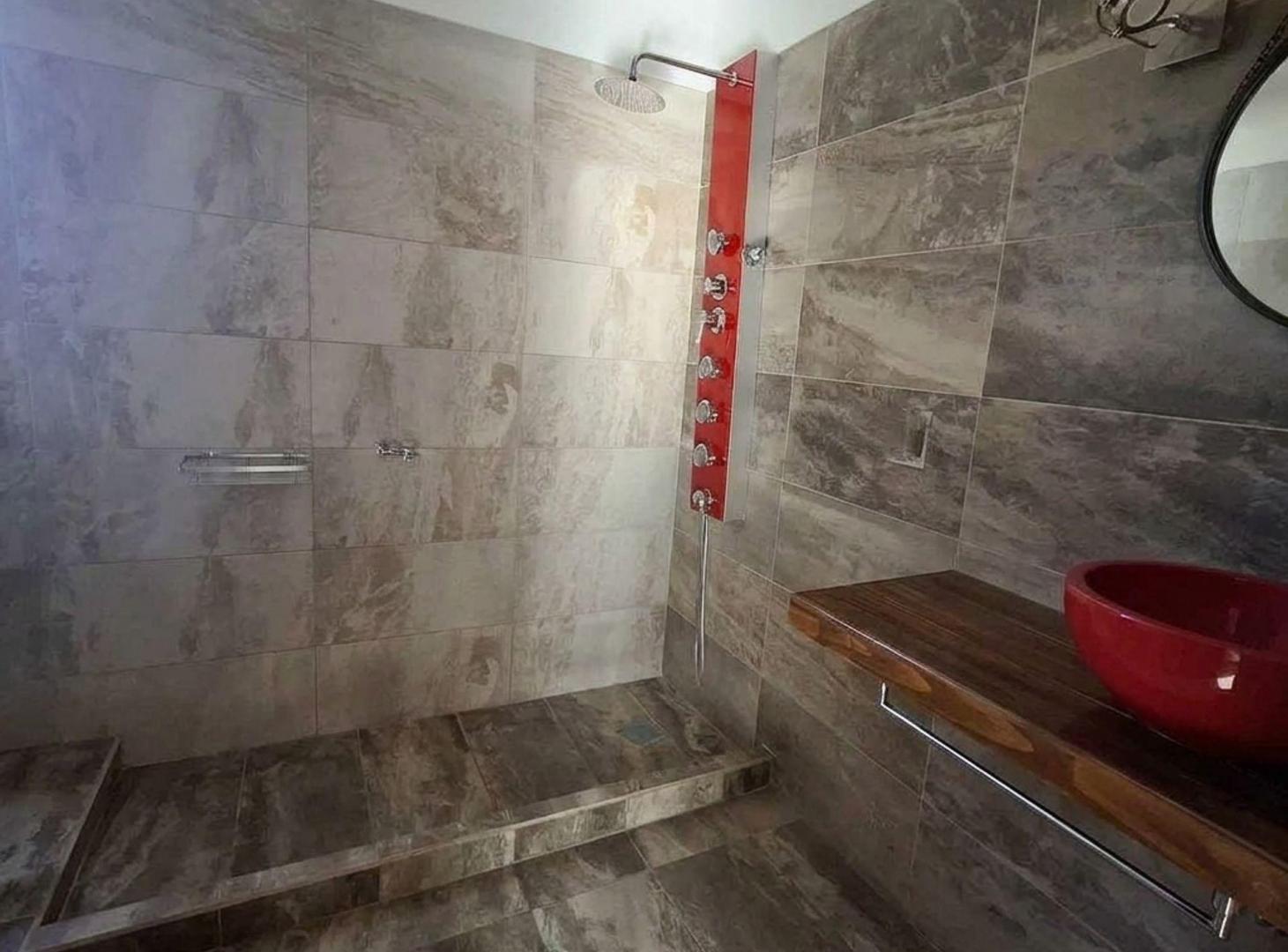Foto de VENTA CASA 2 DORMITORIOS BARRIO TERRUÑO DE ARAOZ, imagen 2