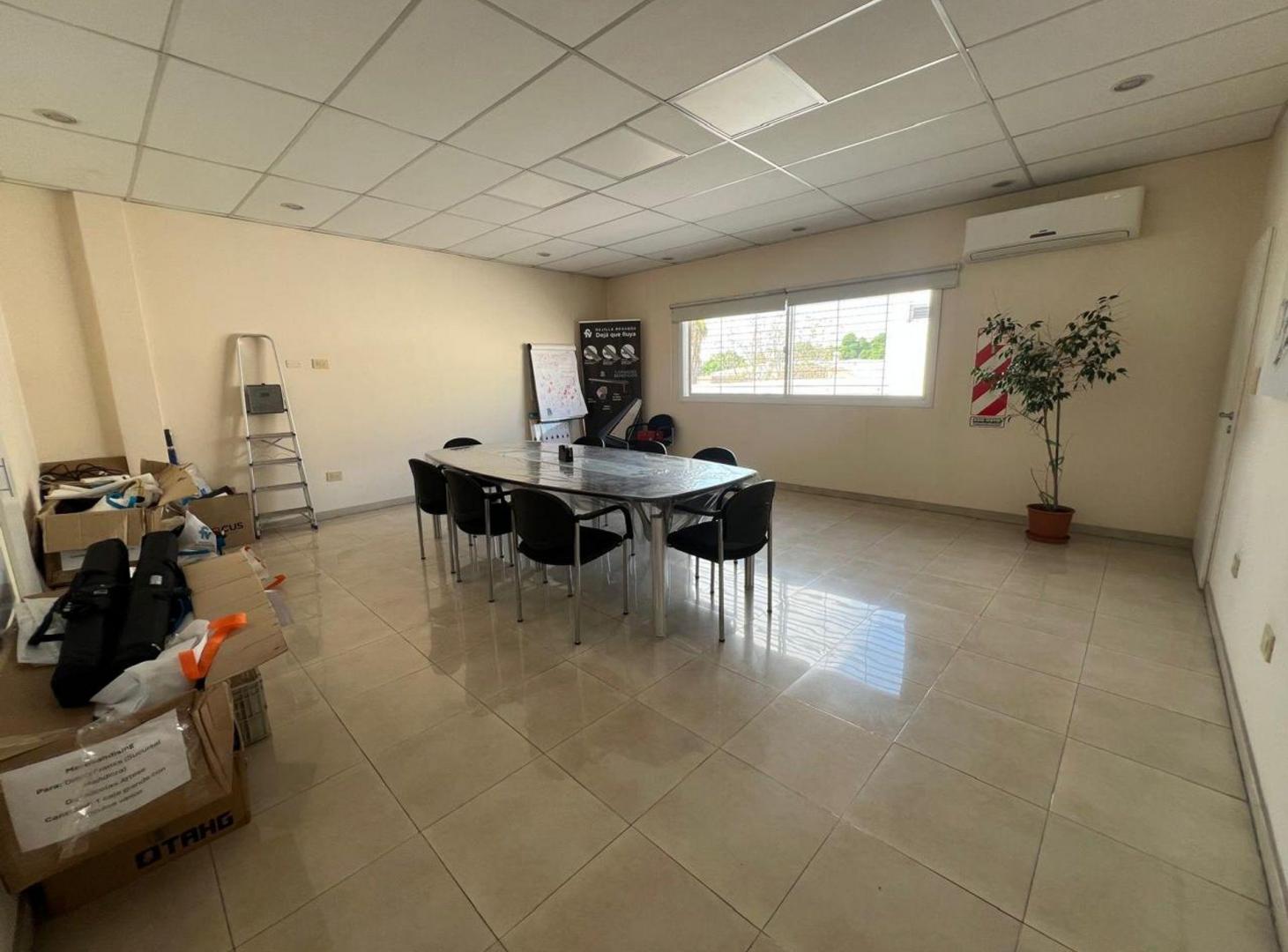 Foto de VENTA GALPON CON OFICINAS CUARTA SECCION MENDOZA, imagen 4