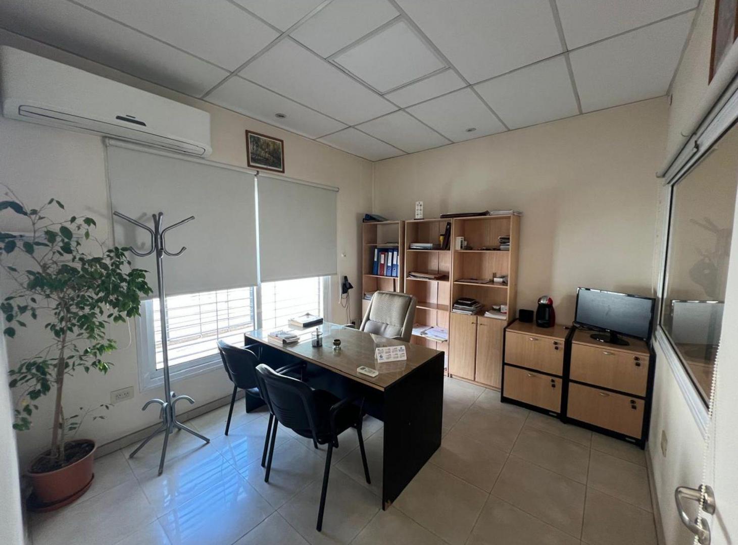 Foto de VENTA GALPON CON OFICINAS CUARTA SECCION MENDOZA, imagen 2