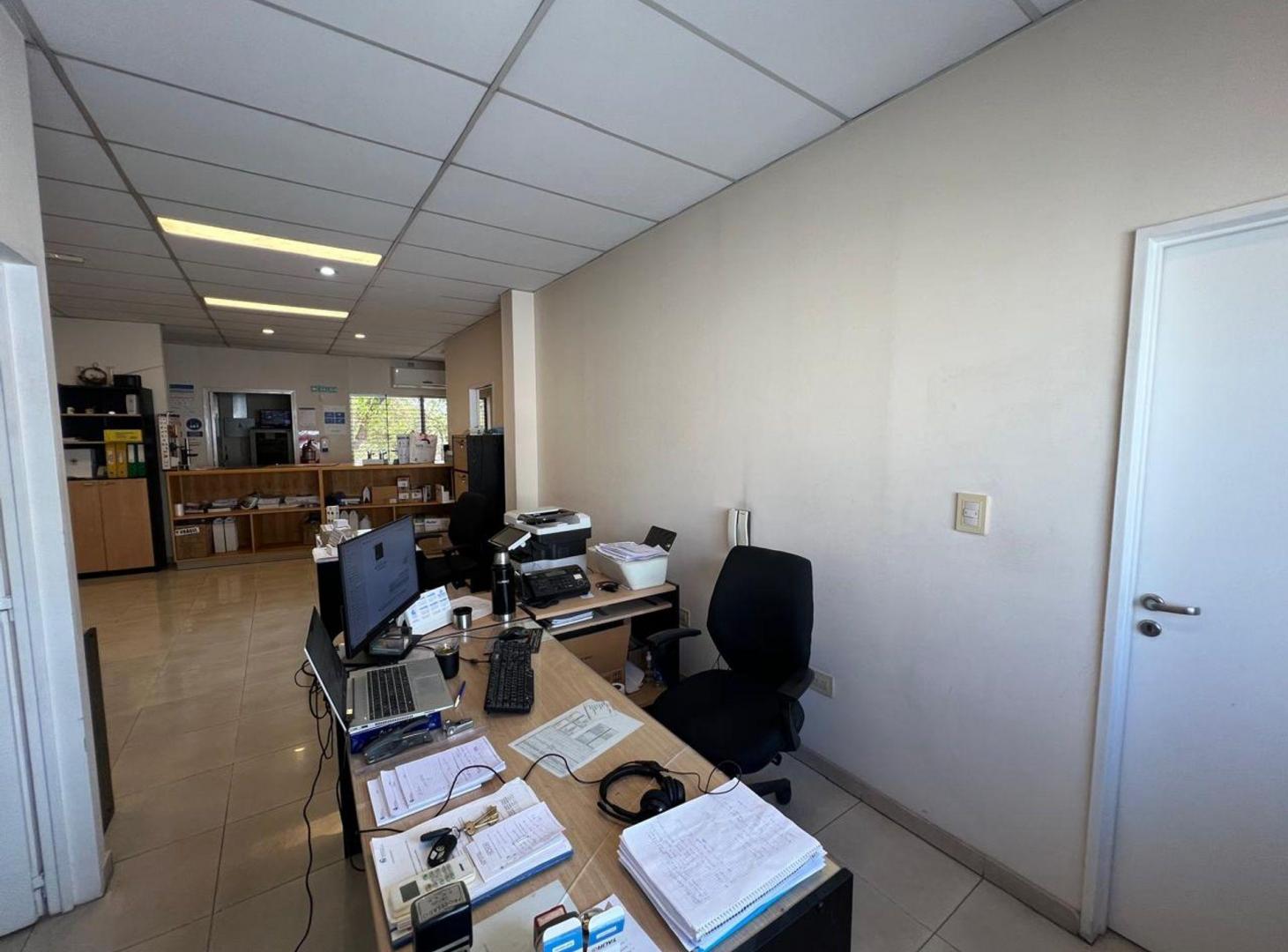 Foto de VENTA GALPON CON OFICINAS CUARTA SECCION MENDOZA, imagen 5