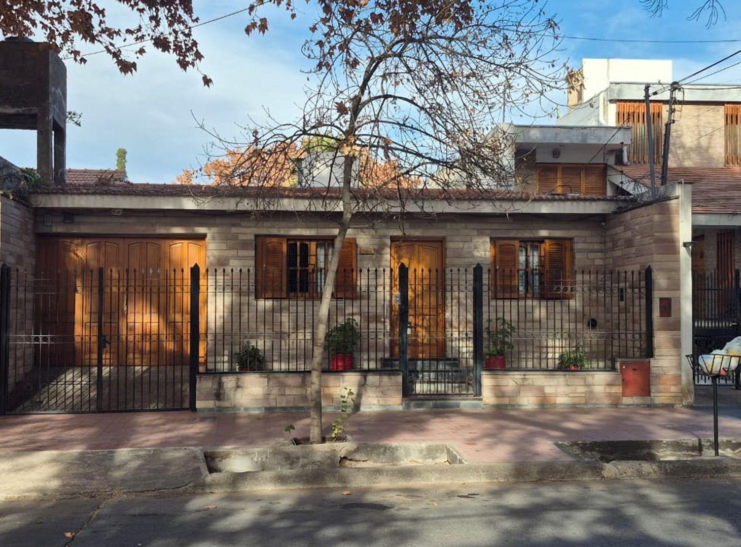 Foto de VENTA CASA CUARTA SECCIÓN CIUDAD DE MENDOZA, imagen 1