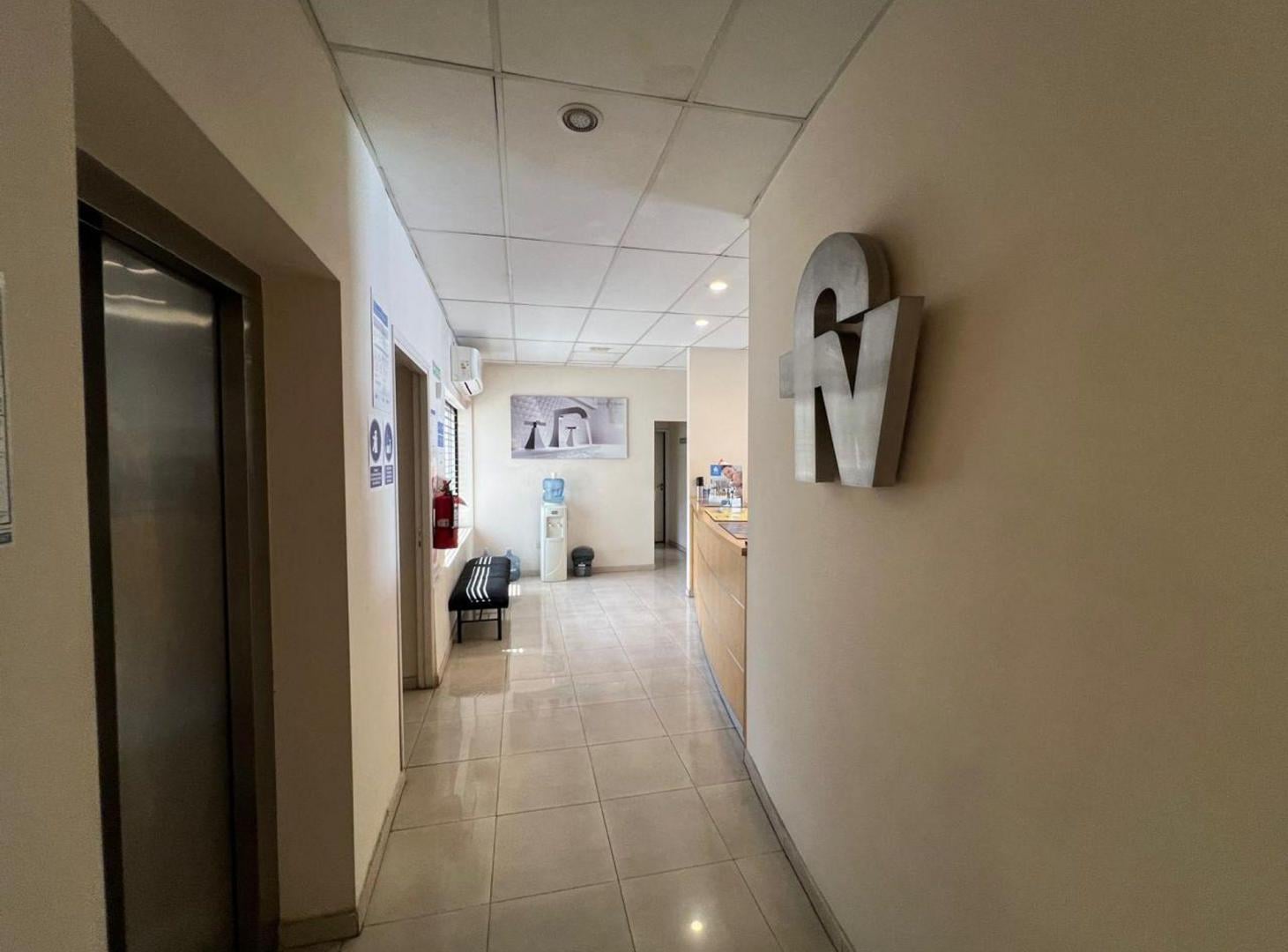 Foto de VENTA GALPON CON OFICINAS CUARTA SECCION MENDOZA, imagen 4