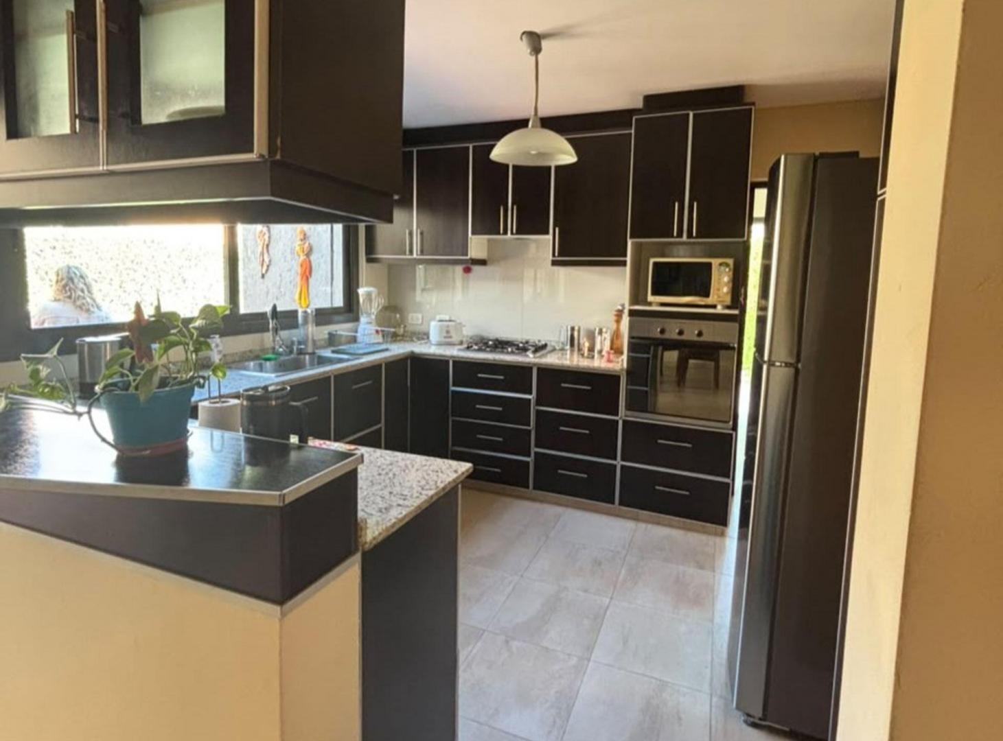 Foto de CASA EN VENTA CON PILETA DRUMMOND LUJÁN DE CUYO, imagen 4