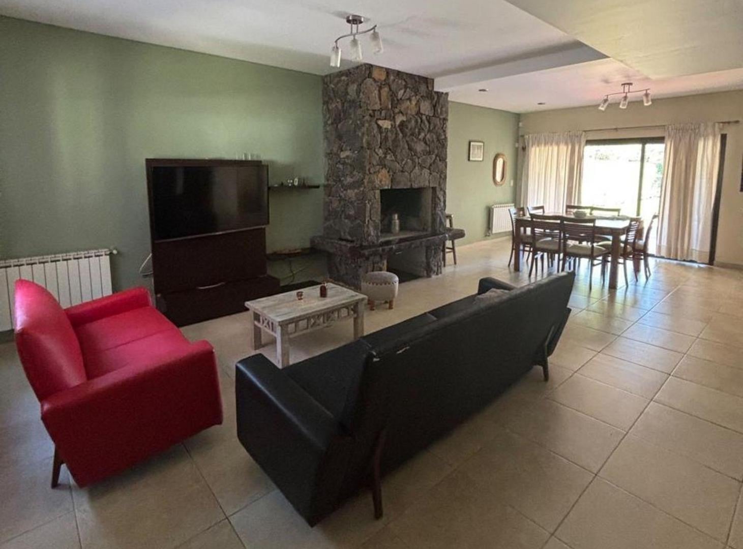 Foto de CASA EN VENTA CON PILETA DRUMMOND LUJÁN DE CUYO, imagen 2