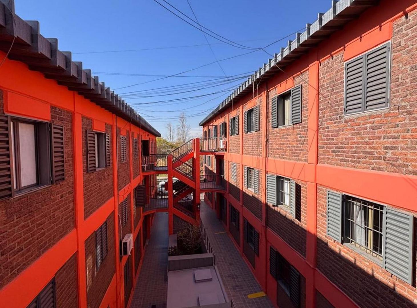 Foto de VENTA DEPARTAMENTO 3 DORMI 2DO PISO ESCL EL PARRAL, imagen 2
