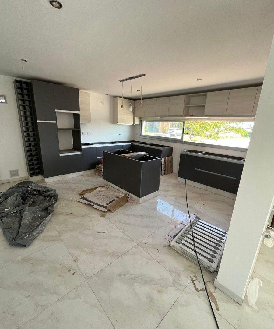 Foto de CASA 3 DORMITORIOS 3 BAÑOS B° ALBA DE TANQAY, imagen 2