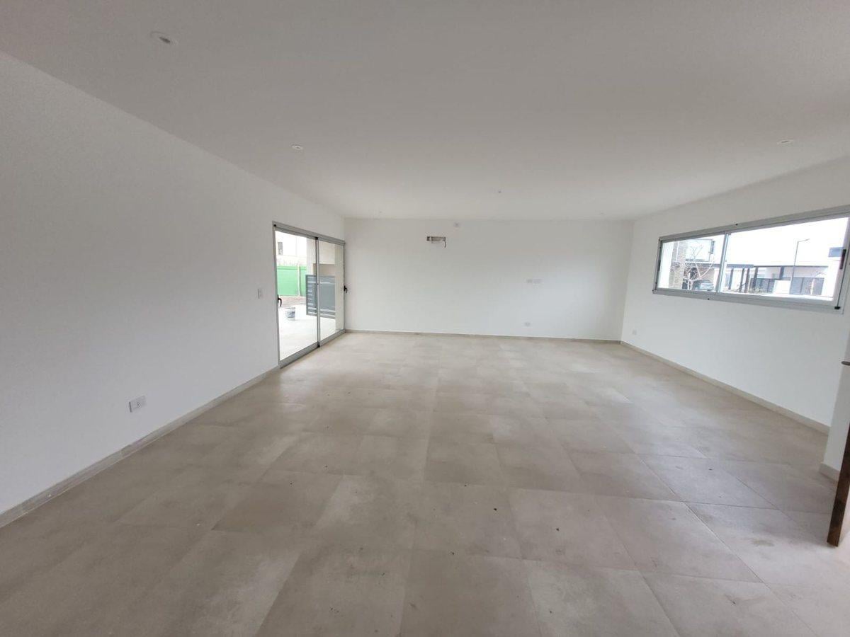 Foto de CASA 3 DORMITORIOS 3 BAÑOS B° ALBA DE TANQAY, imagen 4
