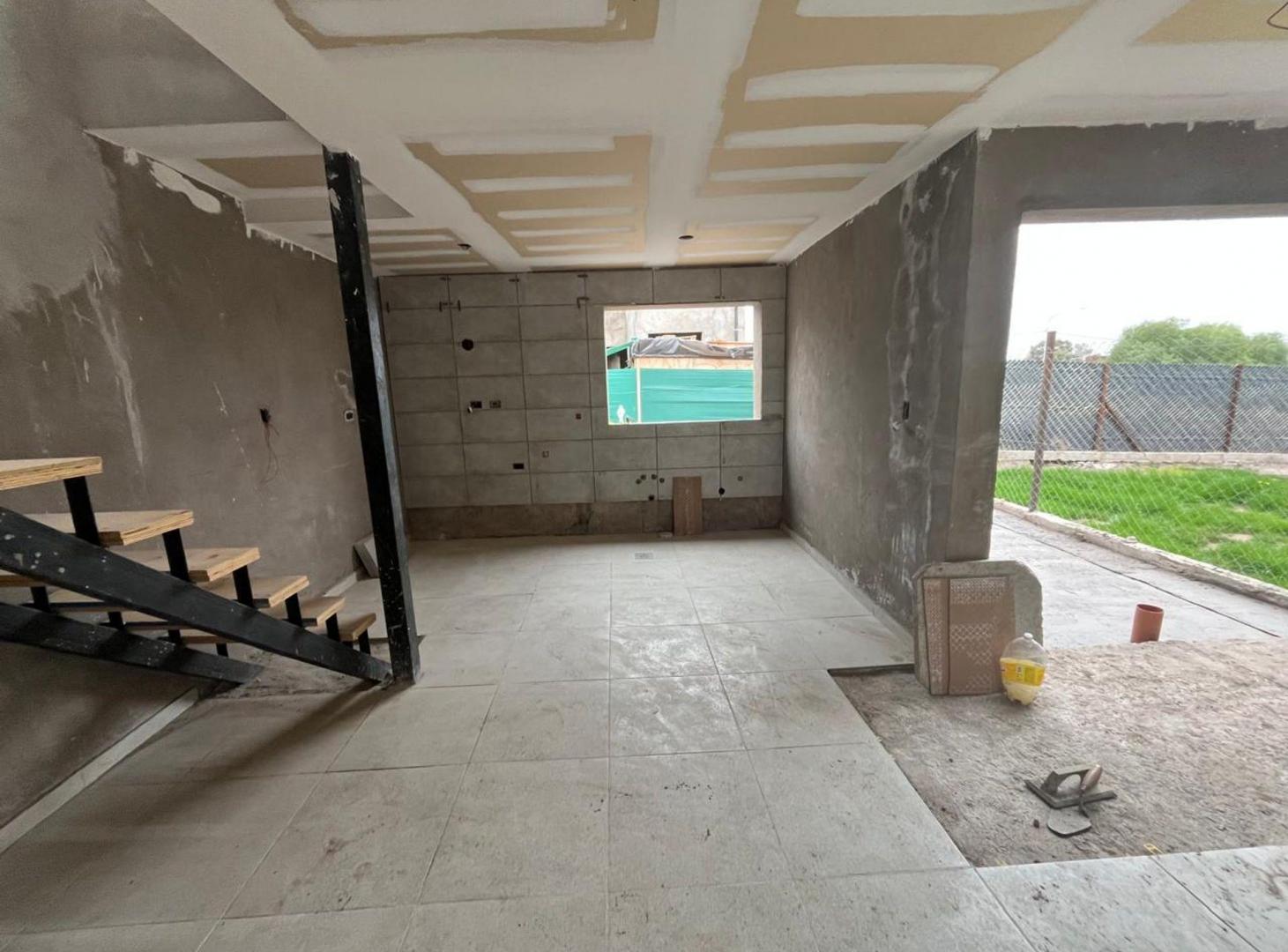 Foto de DUPLEX 3 DORM EN CONSTR. EN B° PRIVADO- LAS HERAS-, imagen 5