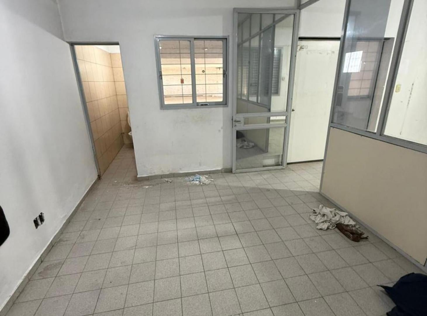 Foto de VENTA LOCAL COMERCIAL 2 PLANTAS OFICINA GUAYMALLEN, imagen 2
