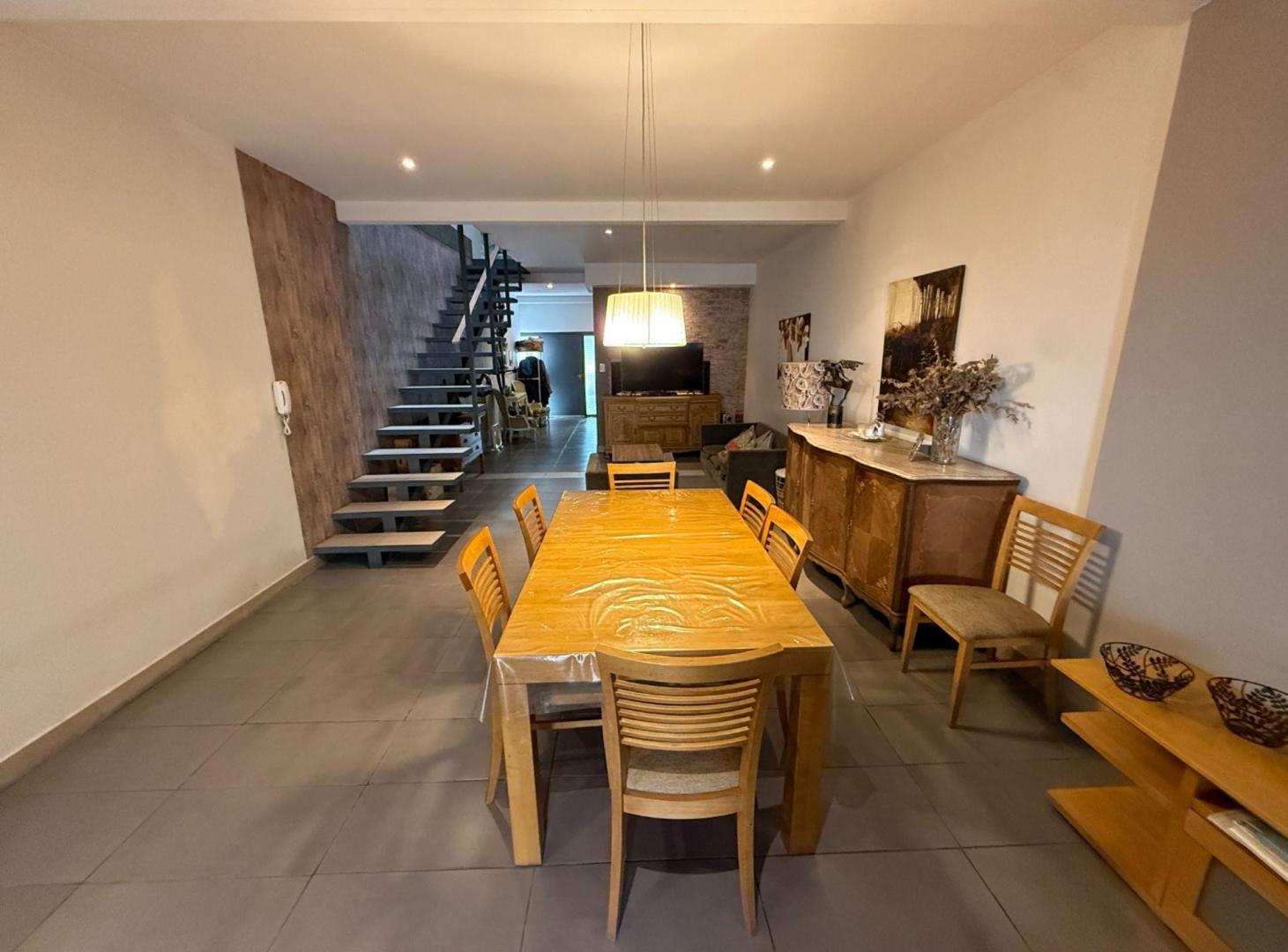Foto de Casa en alquiler 4 dormitorios en Chile y Barcala., imagen 3