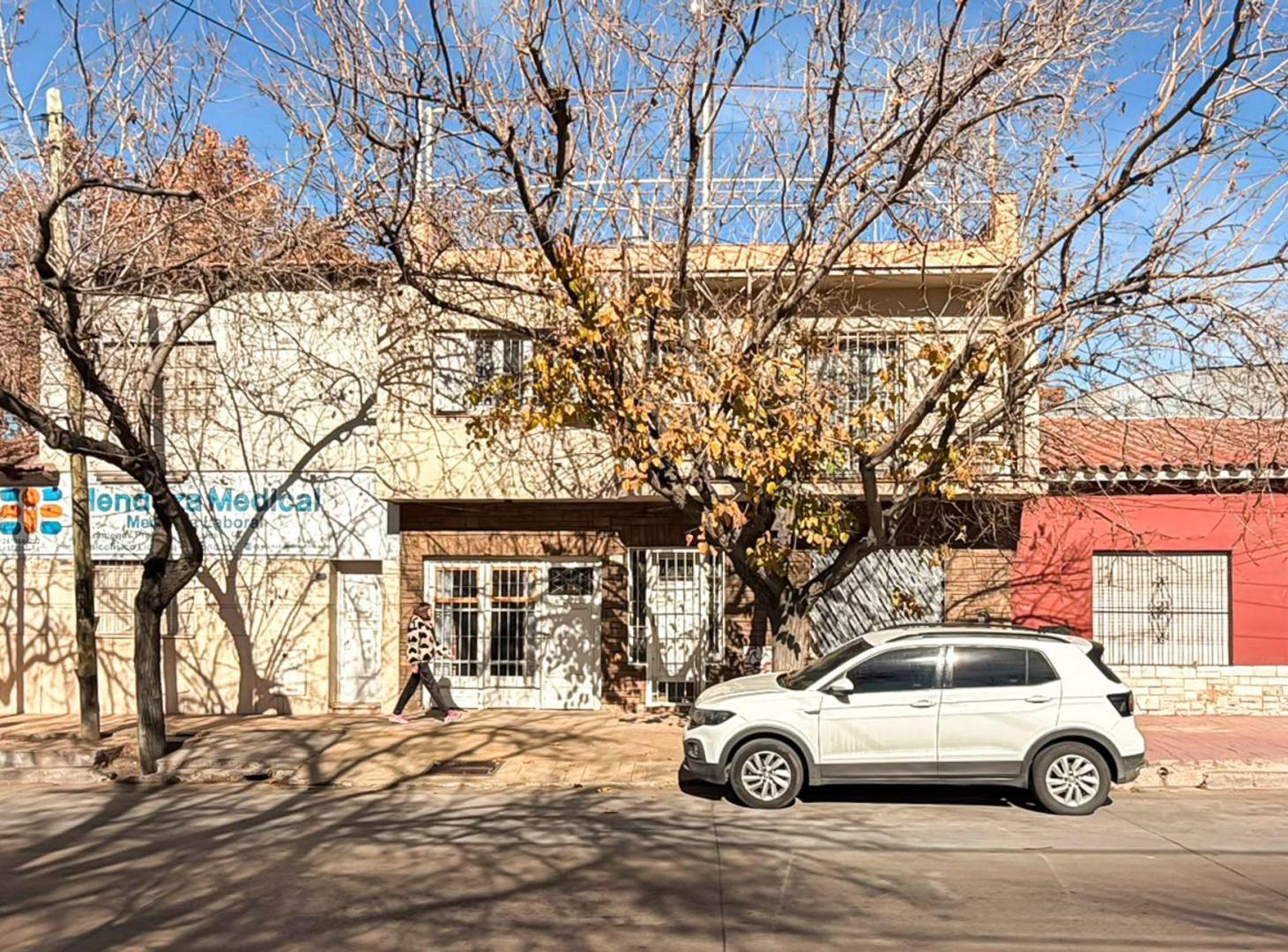 Foto de CASA TRES PISOS COCHERA Y TERRAZA VENTA SAN JOSE, imagen 1