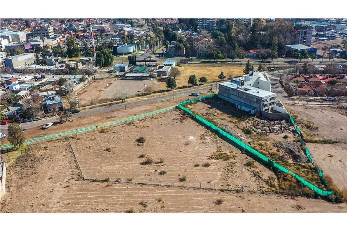Foto de VENDE LOTE FRENTE A PALMARES OPEN MALL, imagen 1