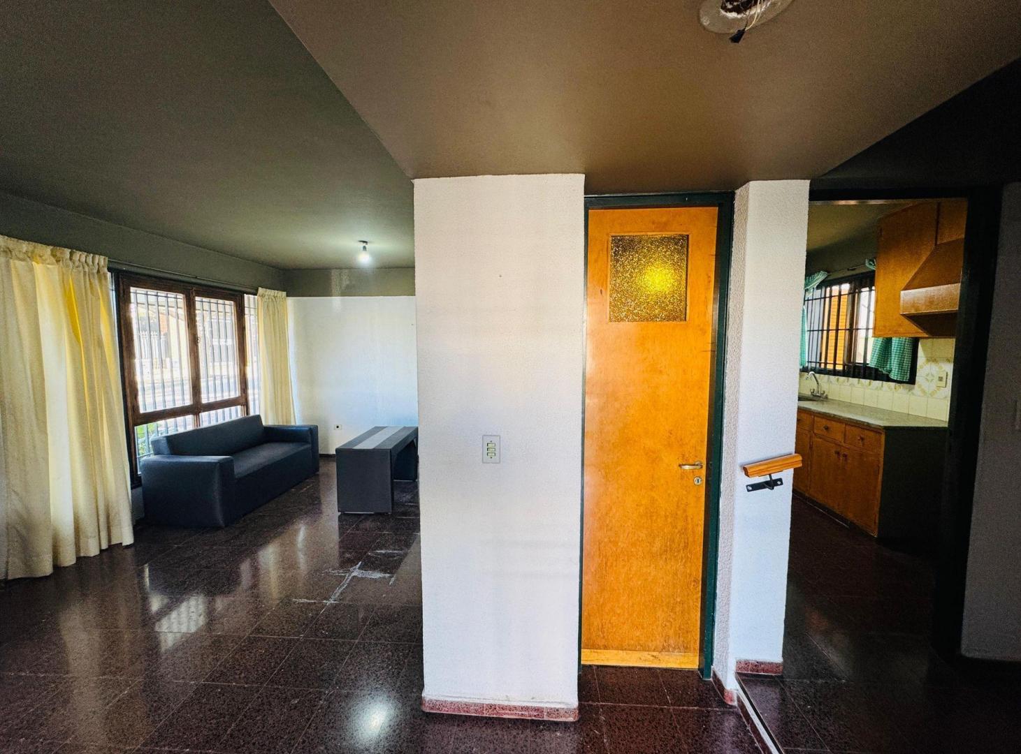 Foto de Casa esquina en venta 3 dormitorios, Sexta Sección, imagen 2