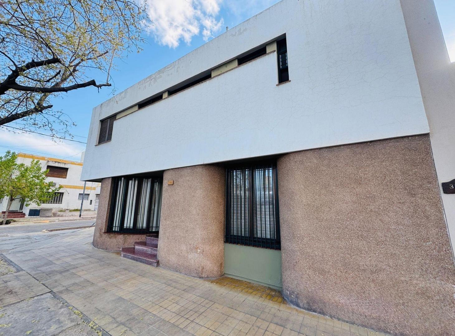 Foto de Casa esquina en venta 3 dormitorios, Sexta Sección, imagen 1