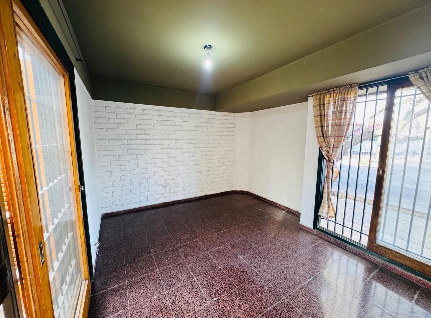 Foto de Casa esquina en venta 3 dormitorios, Sexta Sección, imagen 5