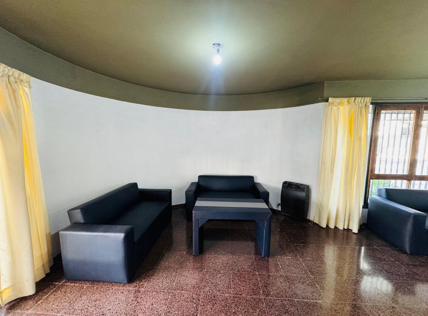 Foto de Casa esquina en venta 3 dormitorios, Sexta Sección, imagen 3