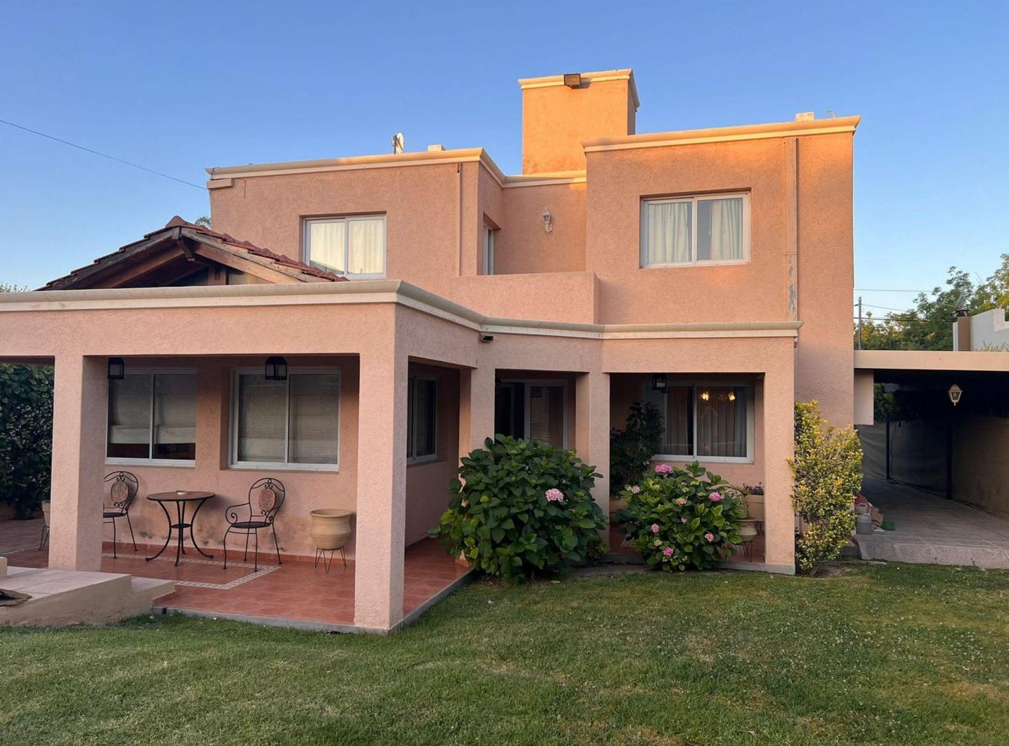 Foto de venta casa 4 dormitorios barrio privado guaymallen, imagen 2