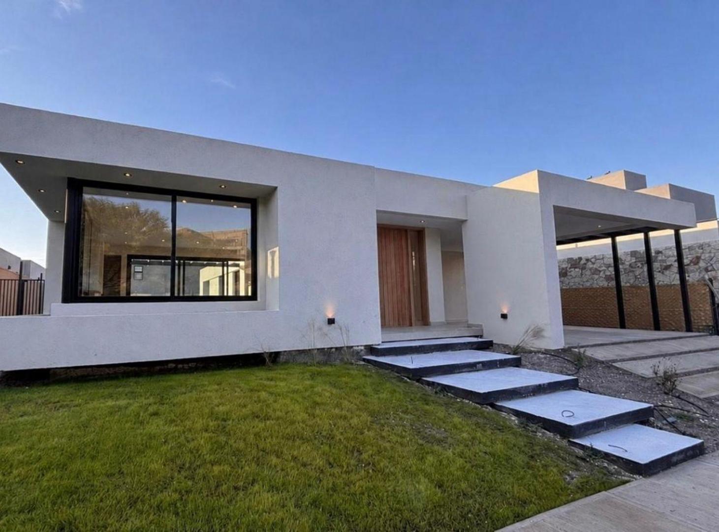 Foto de Casa en Venta de categoría Barrio Aguaribay, imagen 2