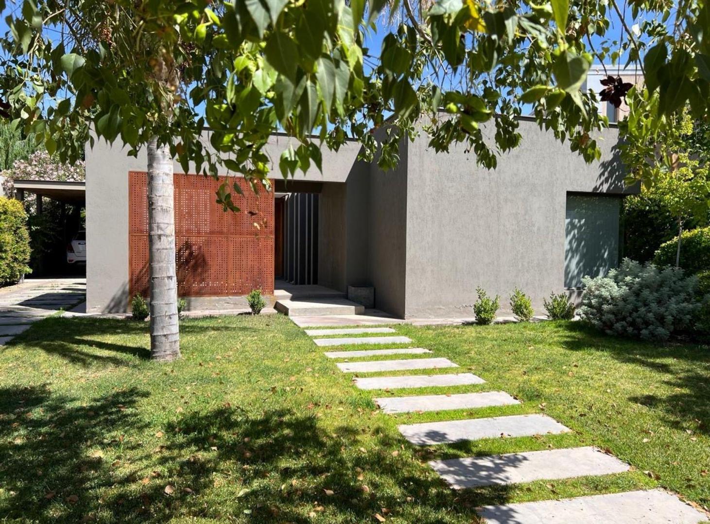 Foto de Casa en venta Las cortaderas 1 de Guaymallen mza., imagen 1