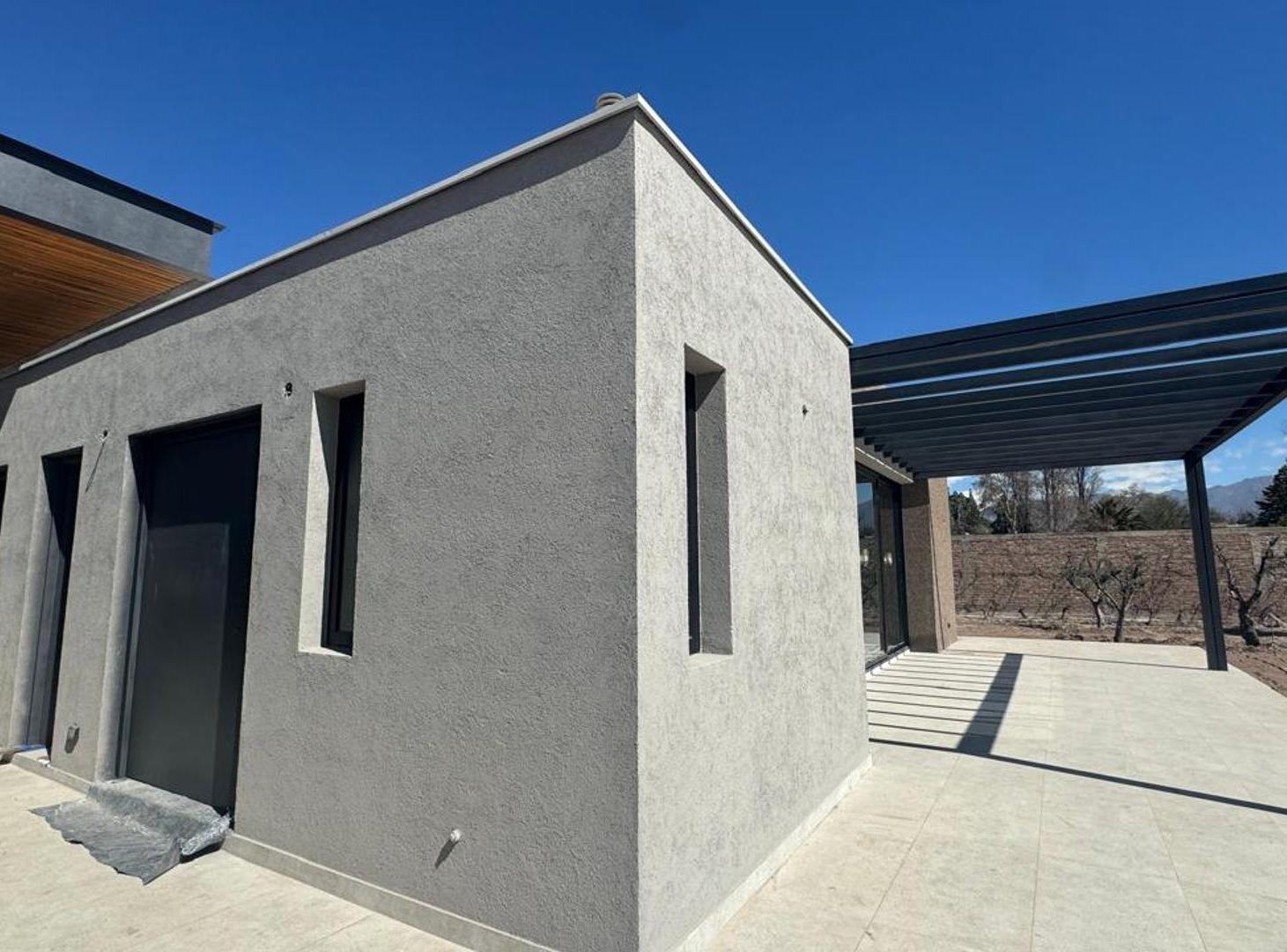Foto de CASA EN VENTA LUJAN, ALMIRANTE BROWN Y VIAMONTE, imagen 1