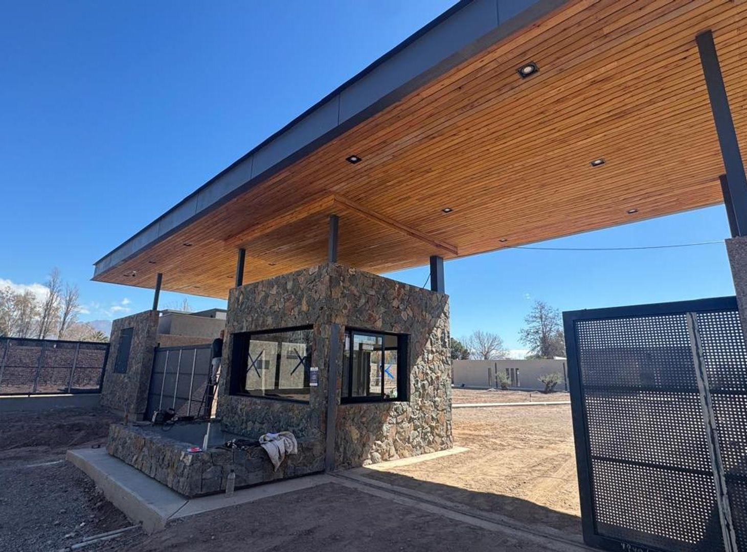 Foto de CASA EN VENTA LUJAN, ALMIRANTE BROWN Y VIAMONTE, imagen 2