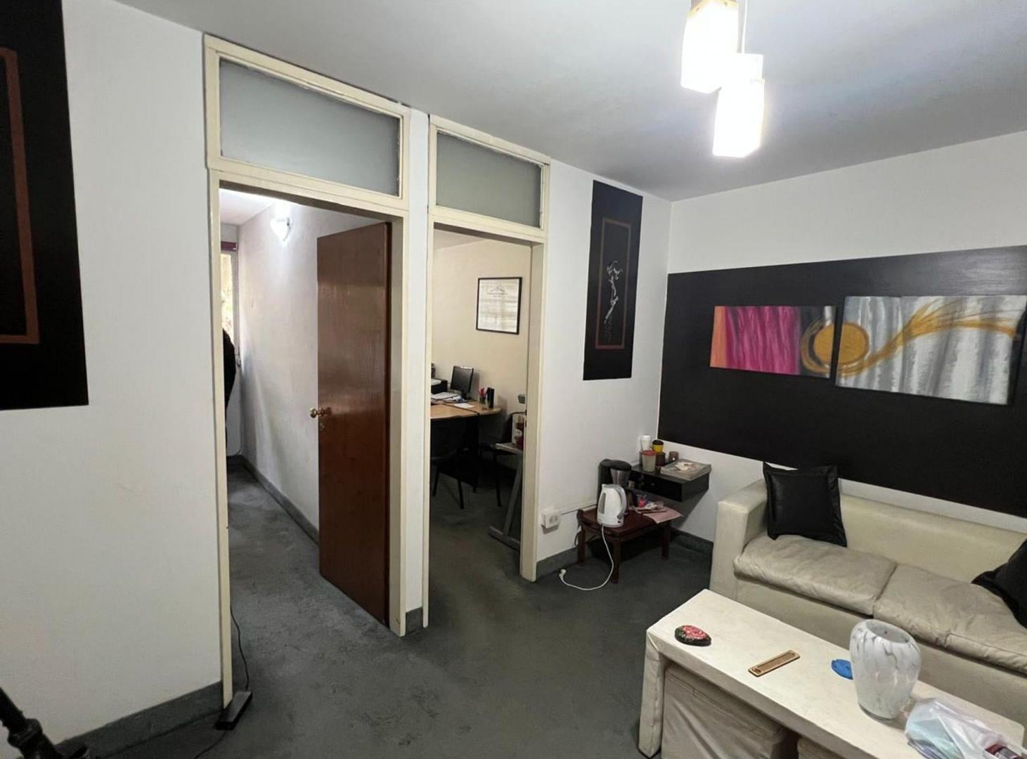Foto de Venta oficina zona tribunales 2 privados 1 baño, imagen 2