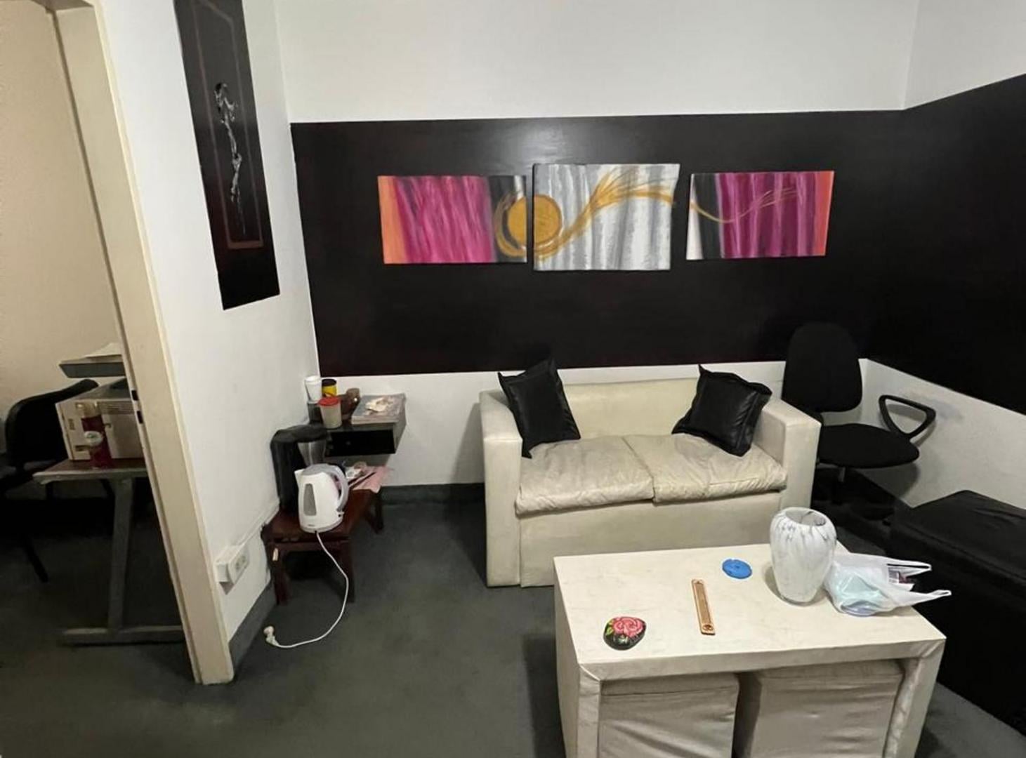 Foto de Venta oficina zona tribunales 2 privados 1 baño, imagen 4