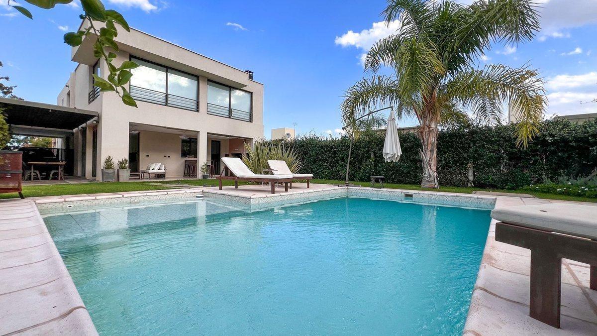 Foto de Casa en Venta en Barrio Privado Maipú, imagen 1