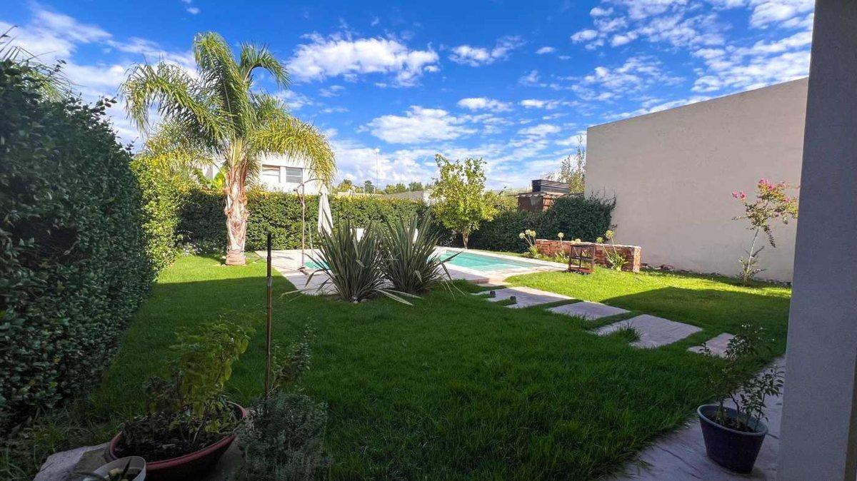 Foto de Casa en Venta en Barrio Privado Maipú, imagen 2