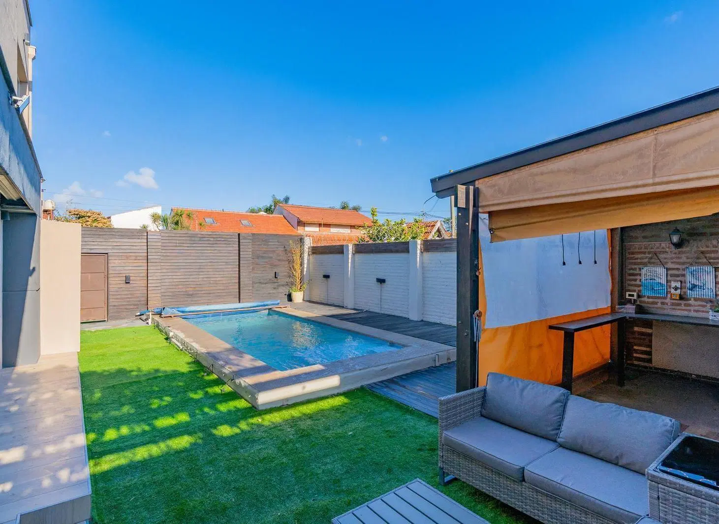 Casa-4 ambientes-pileta-moderna-Zacagnini 3