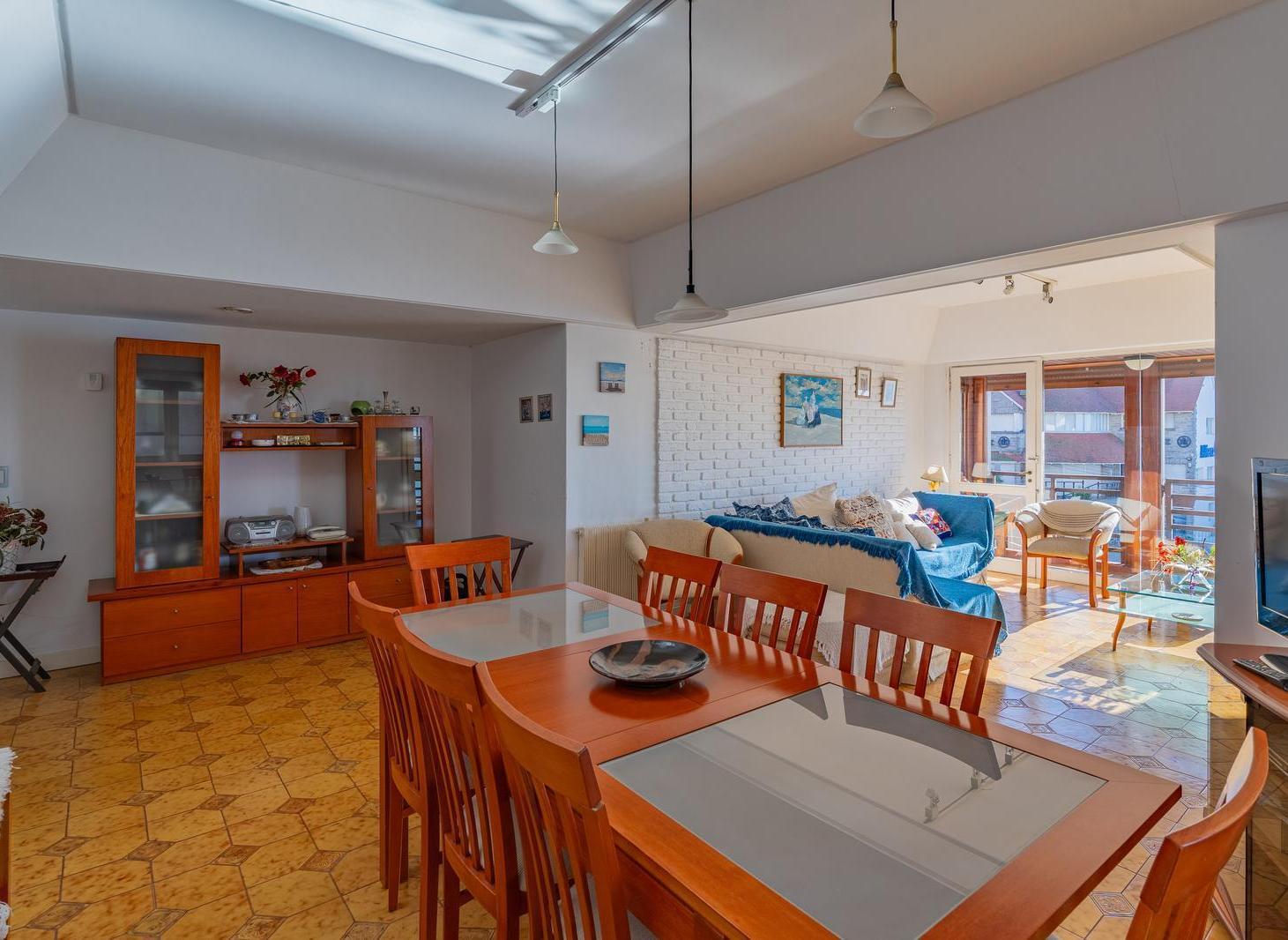 Foto de Departamento-4 ambientes-balcón-cochera-baulera-Varese, imagen 3
