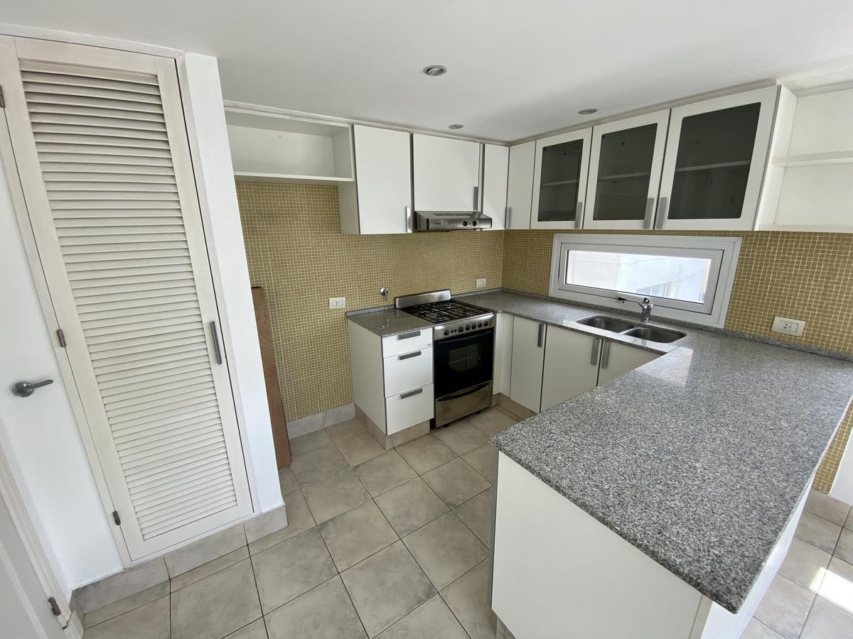 Foto de departamento-3 ambientes-cochera-balcón-La perla, imagen 3