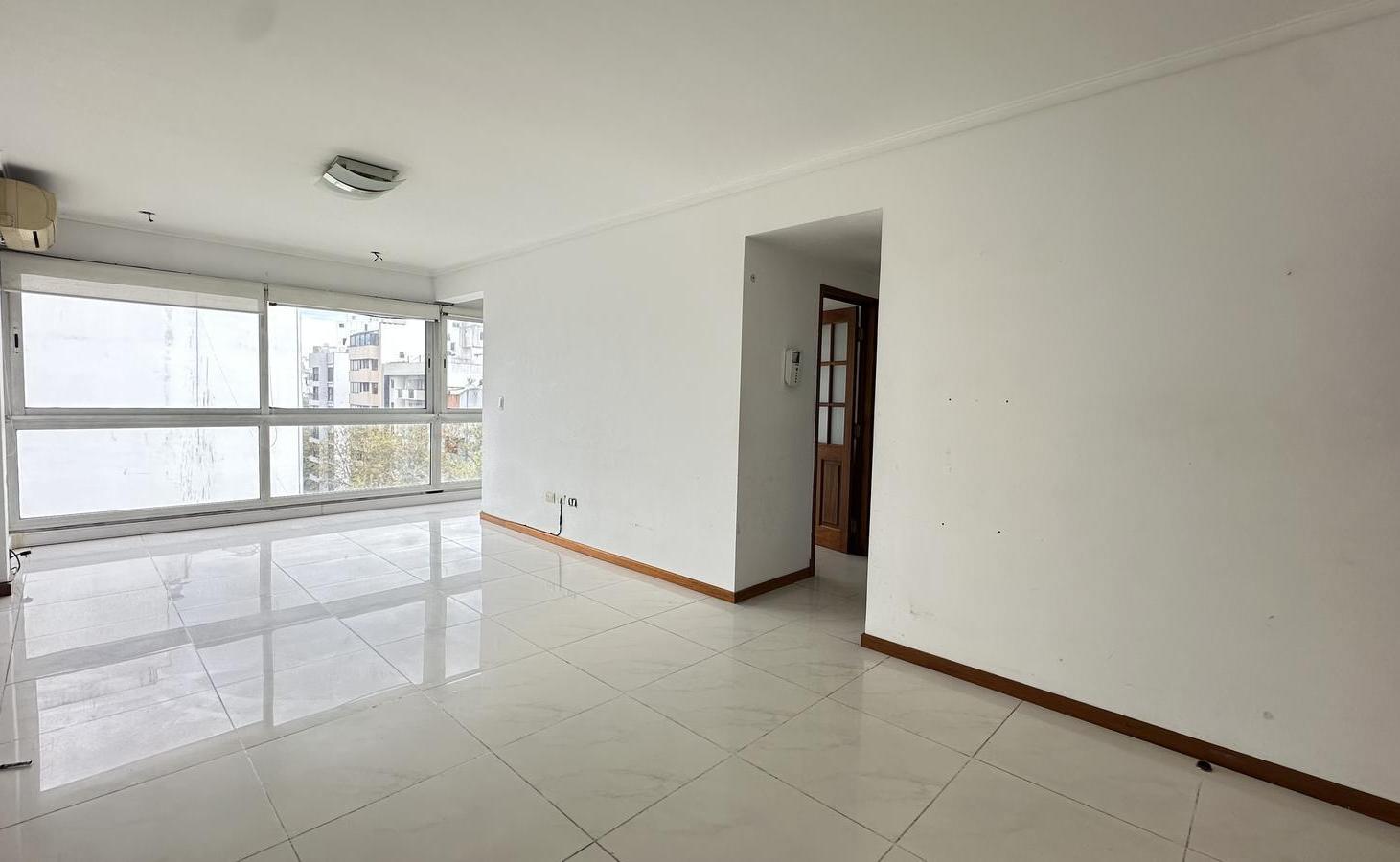 Foto de Departamento-tres ambientes-cochera-Plaza Mitre, imagen 1