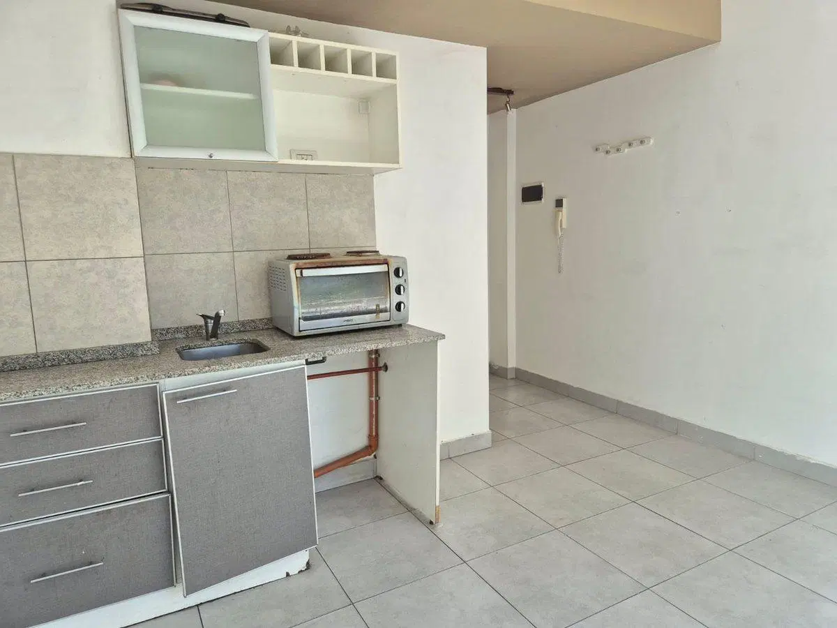 VENTA Monoambiente con balcón-Balvanera 3