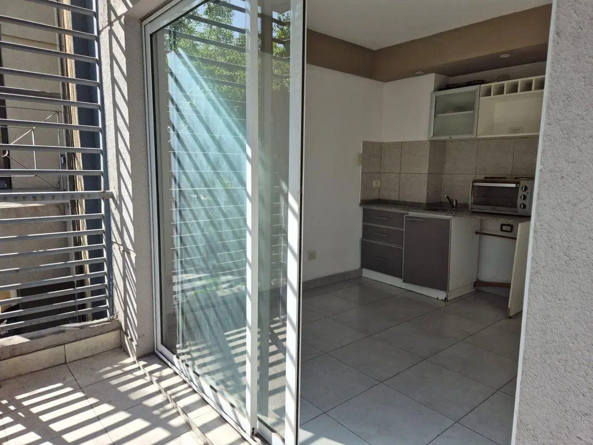 VENTA Monoambiente con balcón-Balvanera 2