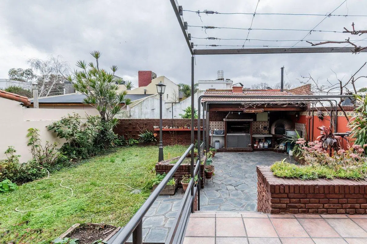 Excelente chalet 5 amb. en Barrio Güemes, Haedo 4