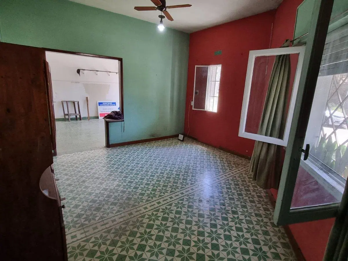 Venta casa en esquina Llavallol 2