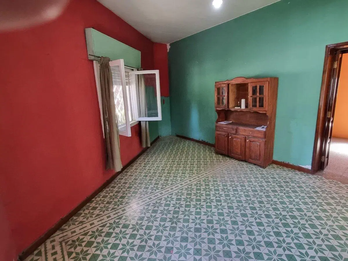 Venta casa en esquina Llavallol 3