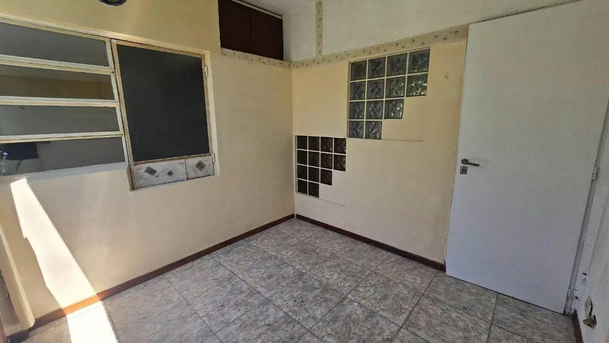 Venta luminoso depto. 2 amb. en Villa del Parque 4