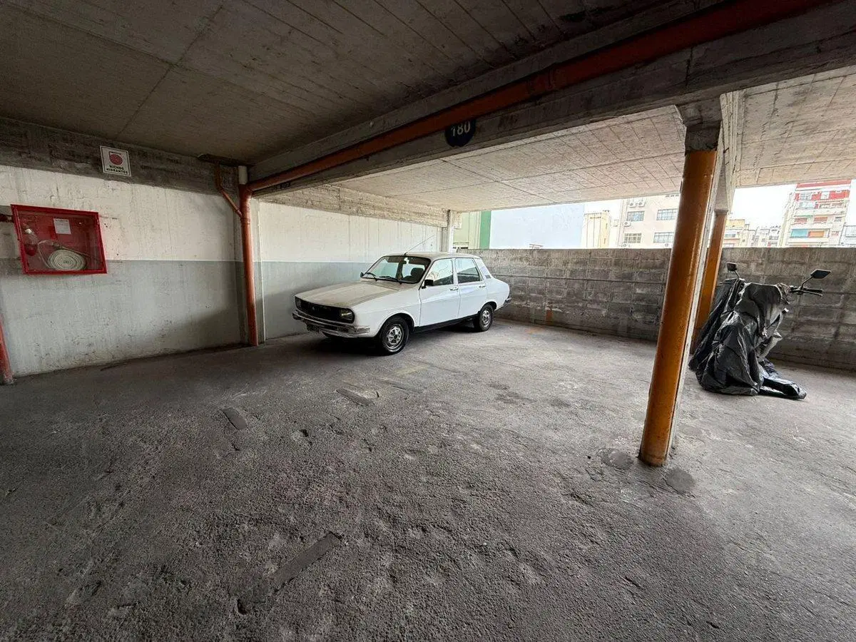 VENTA COCHERA EN MONSERRAT 4