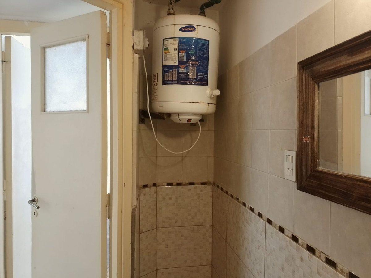 Venta depto. 3 amb. con balcón al frente Monserrat