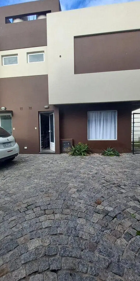 EXCELENTE DÚPLEX 3 AMB ZONA RESIDENCIAL ADROGUÉ 2
