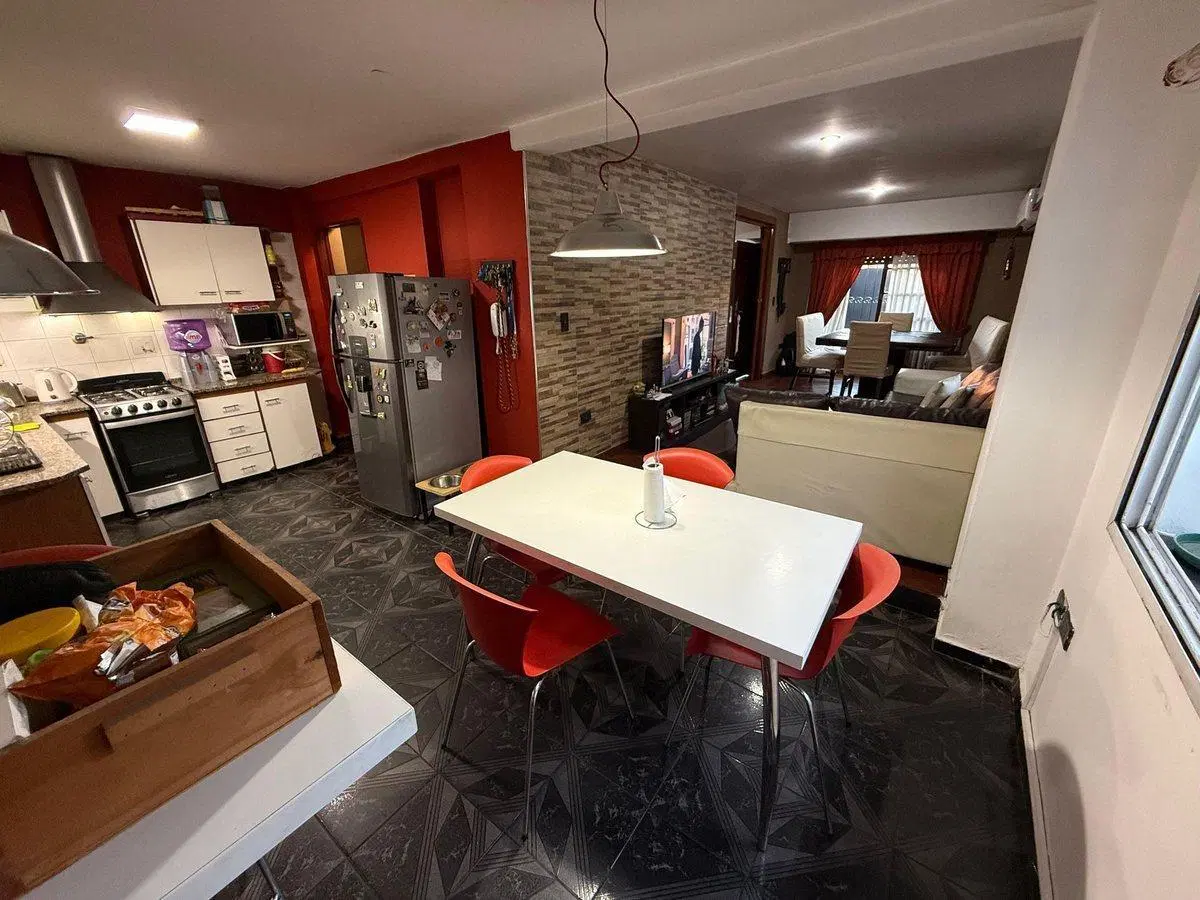VENTA AMPLIA CASA 4 AMB. TERRAZA PARRILLA COCHERAS 3