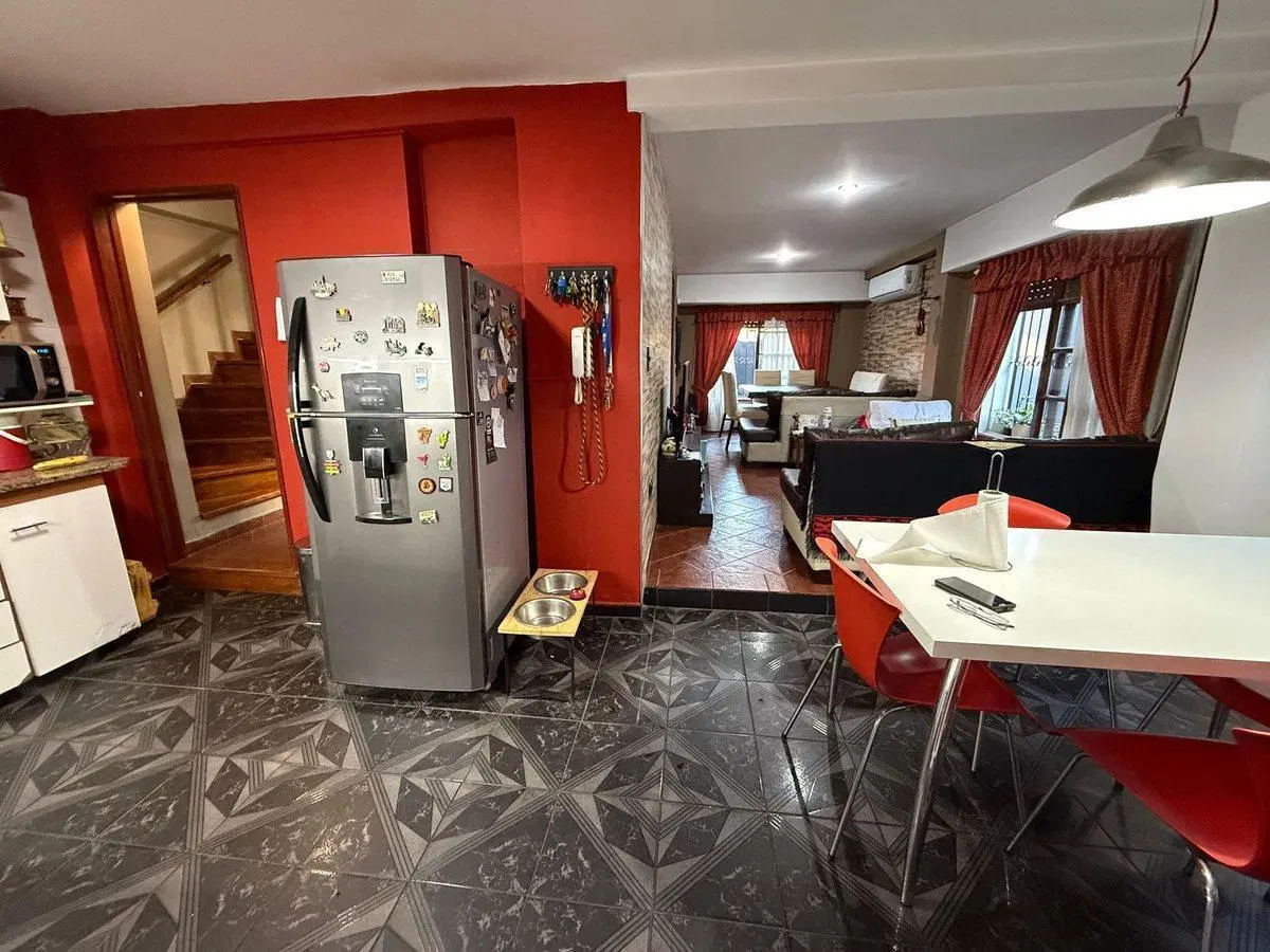 VENTA AMPLIA CASA 4 AMB. TERRAZA PARRILLA COCHERAS 2