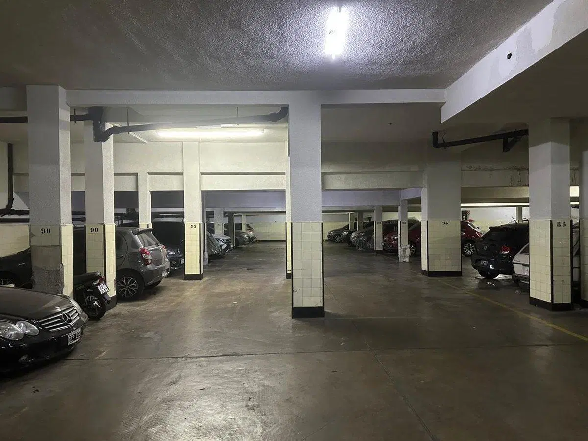 VENDO COCHERA PLANTA BAJA EN RECOLETA 5